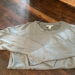 Athleta split bottom, thumb hole sweatshirt small